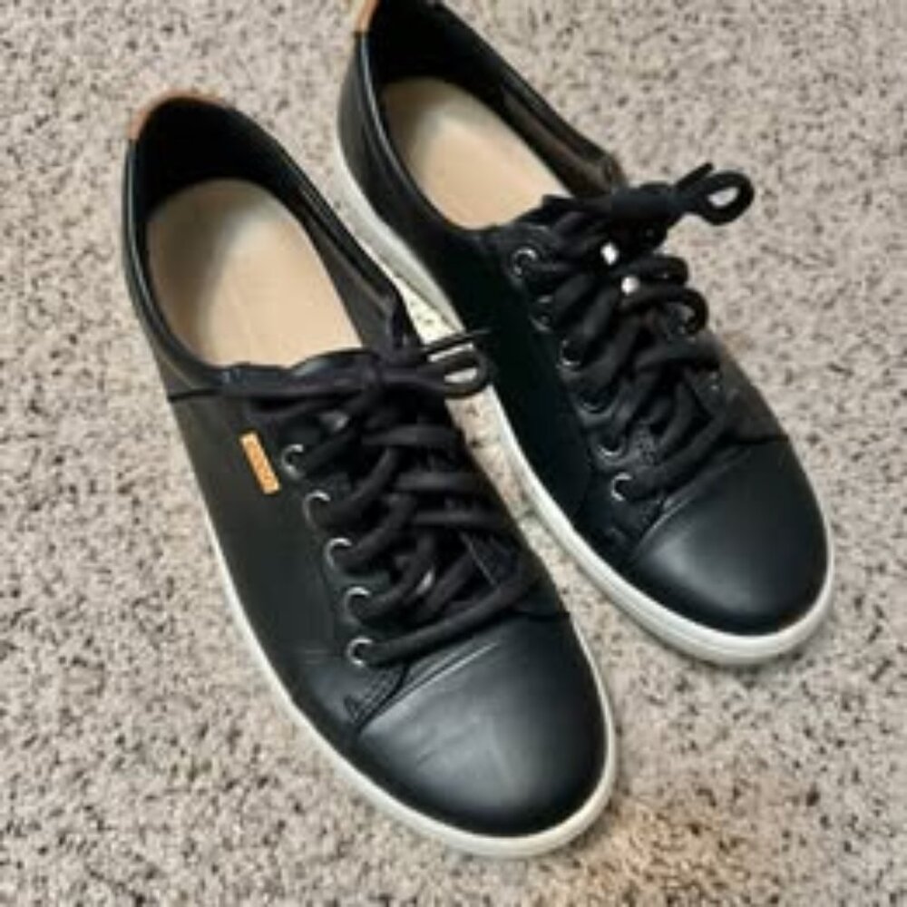 Ecco women's 9.5 leather sneakers